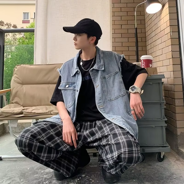 2025 Trendy Men's Denim Vest Jacket Loose Cut with Worn In Texture Casual Layering Piece for Outdoor Daily Wear