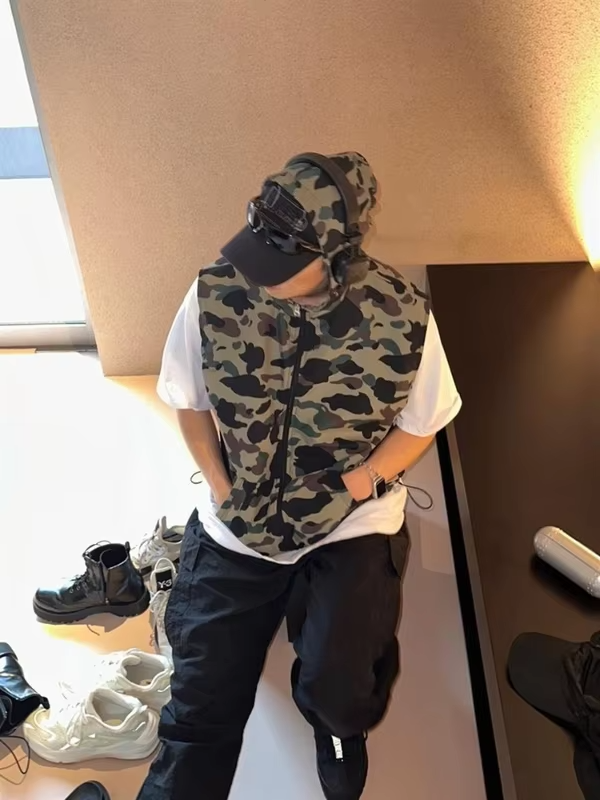 Trendy Camo Hooded Zip Up Vest for Couples Men's Oversized Streetwear Jacket with Minimalist Design Unisex Fit