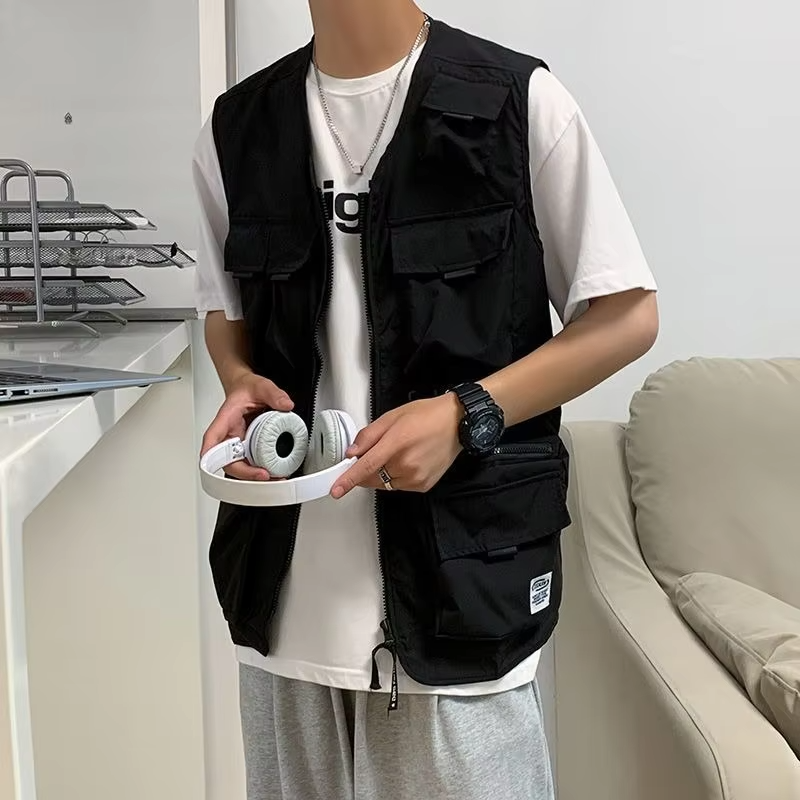 Edgy Streetwear Sleeveless Vest for Men  Summer Lightweight Oversized Jacket with Functional Pockets Retro Workwear Outerwear